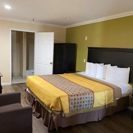לוס אנג'לס Travelodge By Wyndham Chatsworth מראה חיצוני תמונה