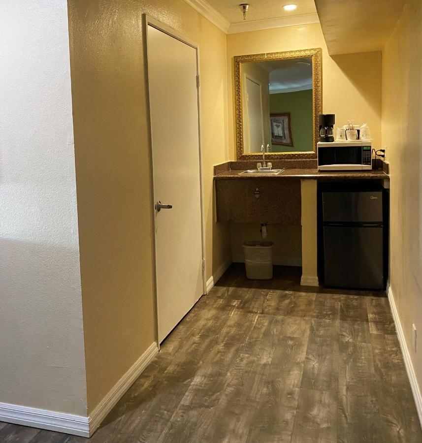 לוס אנג'לס Travelodge By Wyndham Chatsworth מראה חיצוני תמונה