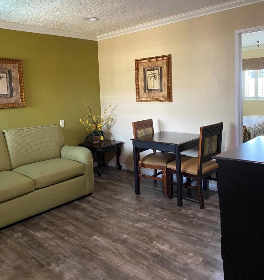 לוס אנג'לס Travelodge By Wyndham Chatsworth מראה חיצוני תמונה