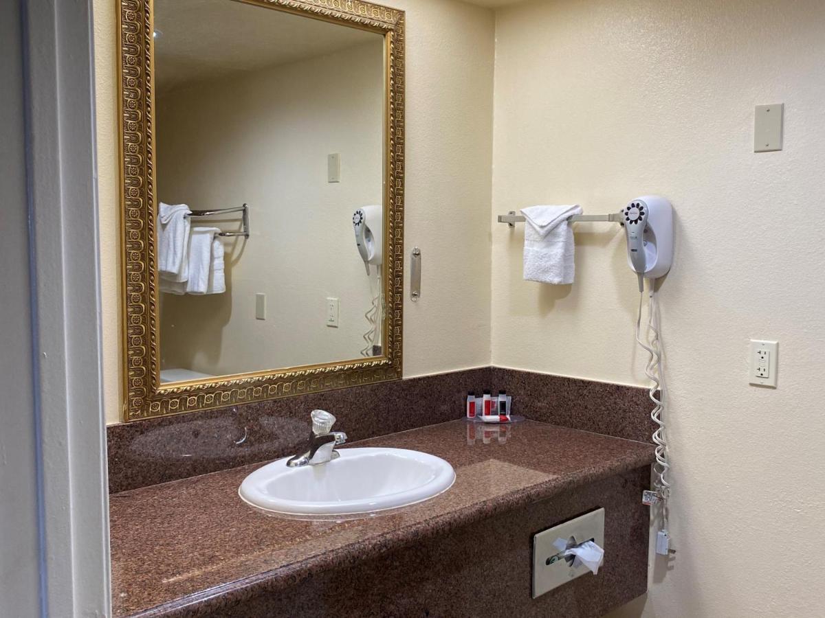 לוס אנג'לס Travelodge By Wyndham Chatsworth מראה חיצוני תמונה