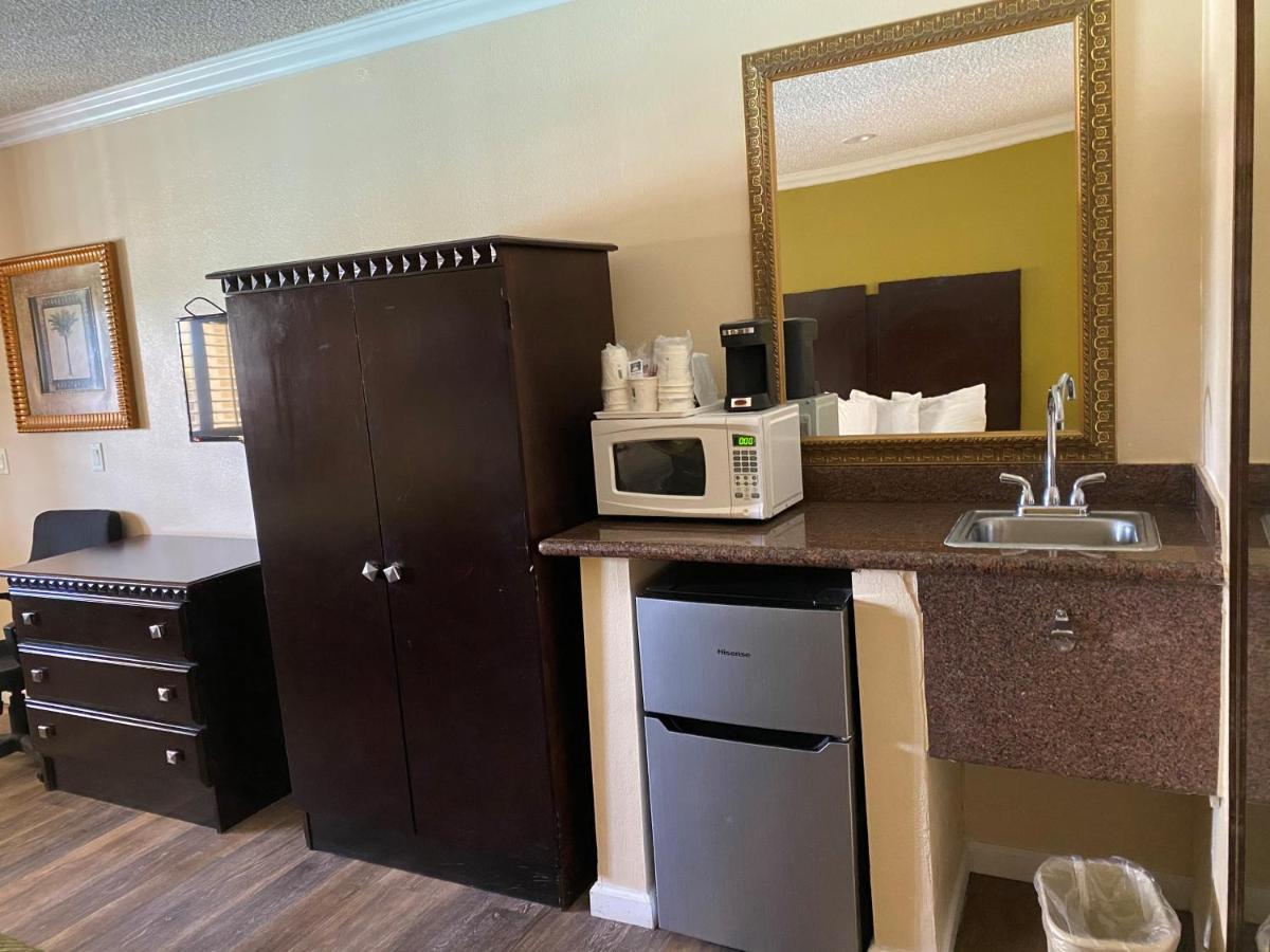 לוס אנג'לס Travelodge By Wyndham Chatsworth מראה חיצוני תמונה