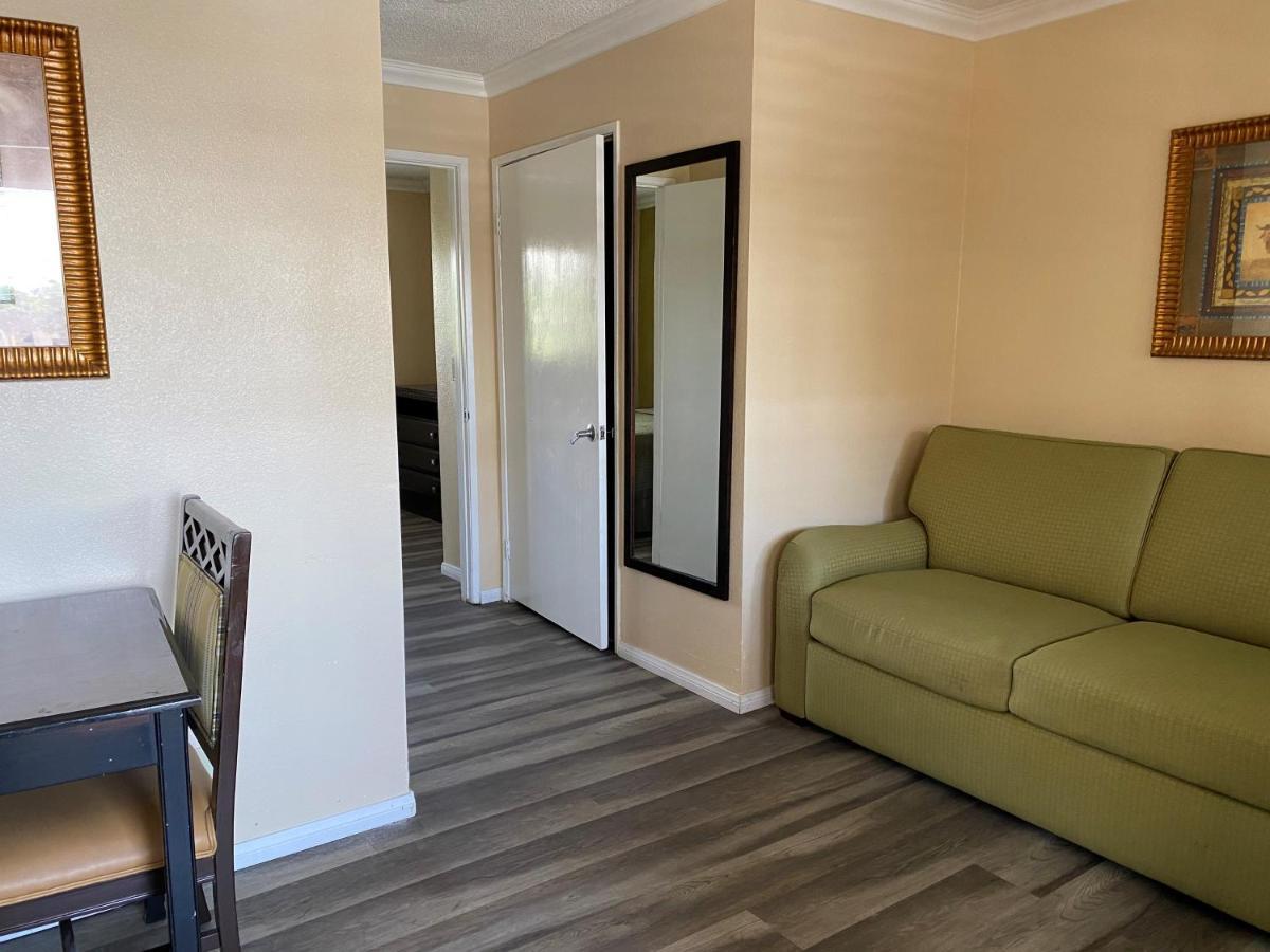 לוס אנג'לס Travelodge By Wyndham Chatsworth מראה חיצוני תמונה