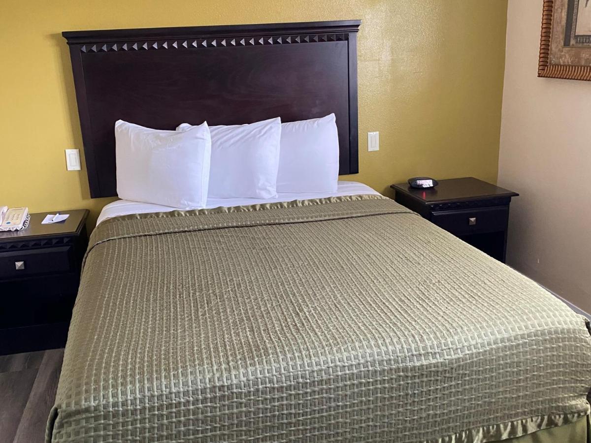 לוס אנג'לס Travelodge By Wyndham Chatsworth מראה חיצוני תמונה