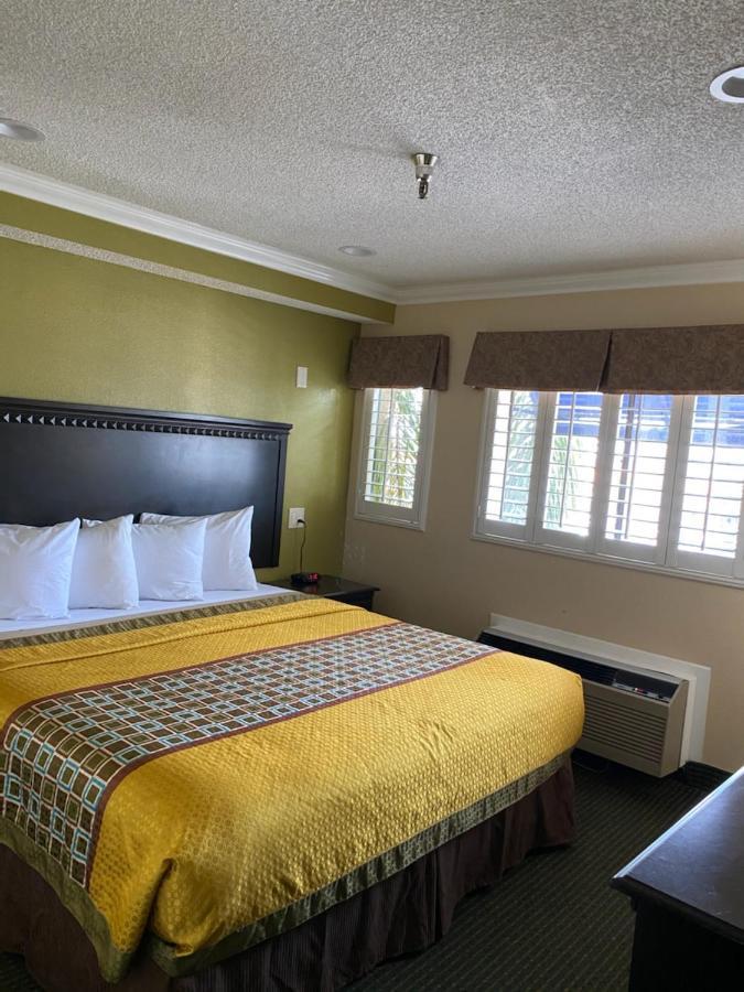 לוס אנג'לס Travelodge By Wyndham Chatsworth מראה חיצוני תמונה