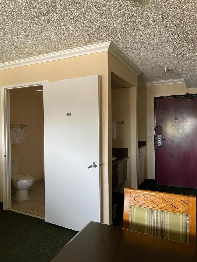 לוס אנג'לס Travelodge By Wyndham Chatsworth מראה חיצוני תמונה
