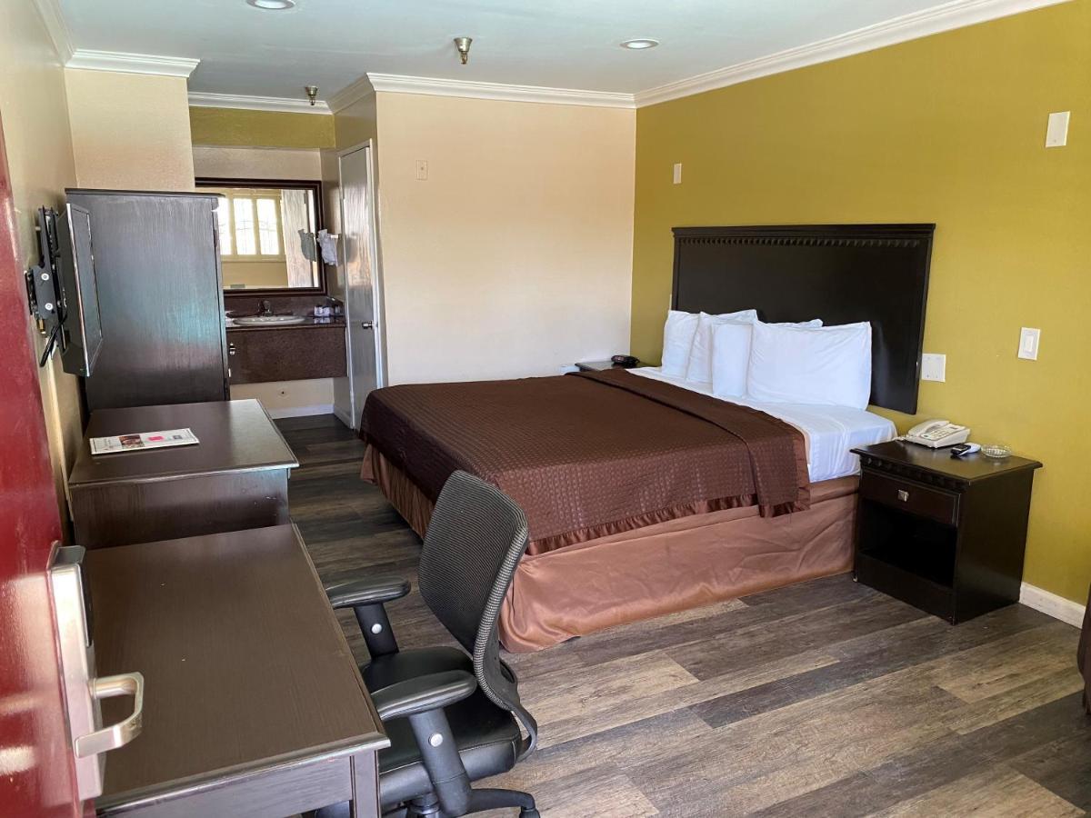 לוס אנג'לס Travelodge By Wyndham Chatsworth מראה חיצוני תמונה