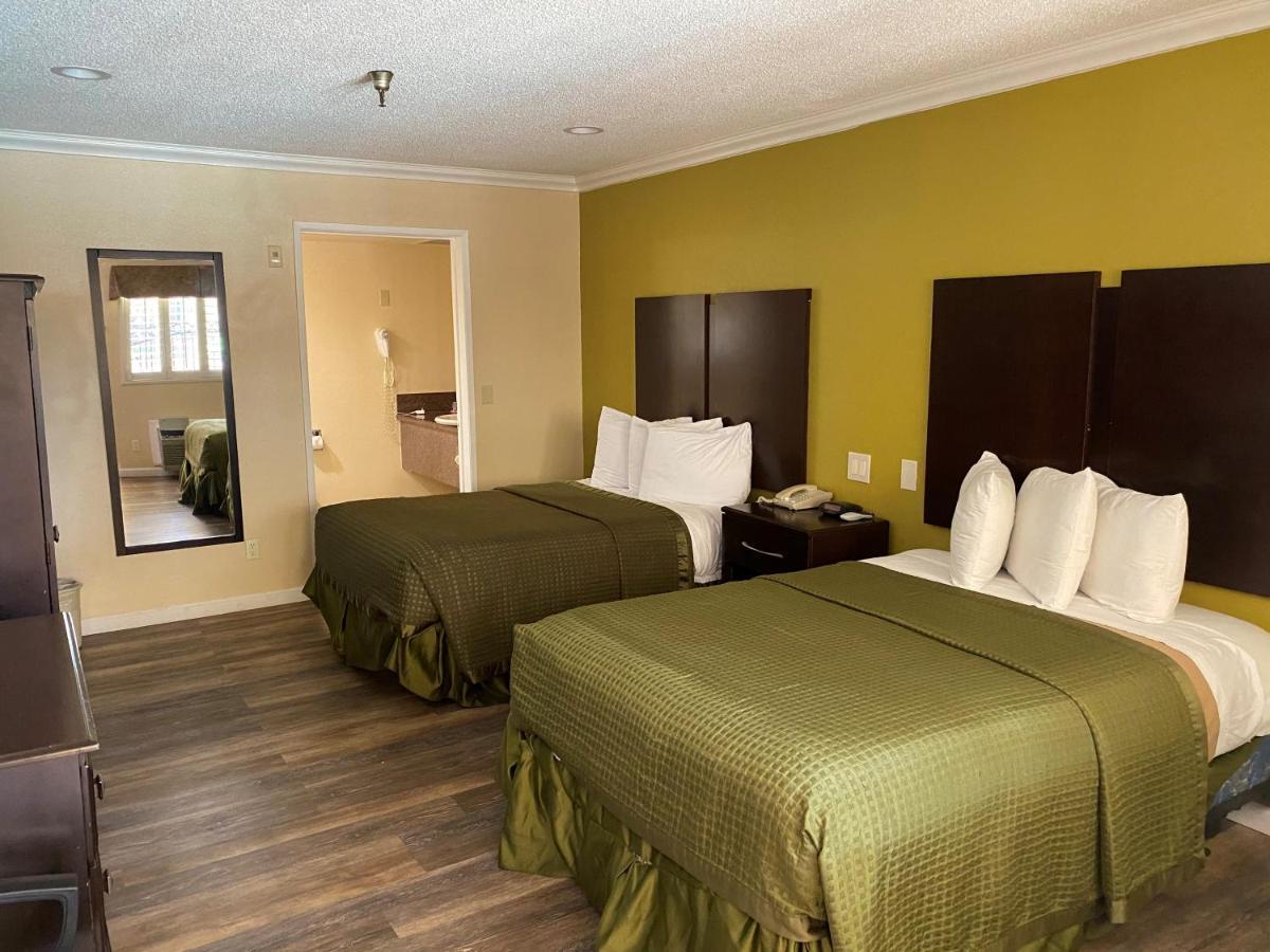 לוס אנג'לס Travelodge By Wyndham Chatsworth מראה חיצוני תמונה