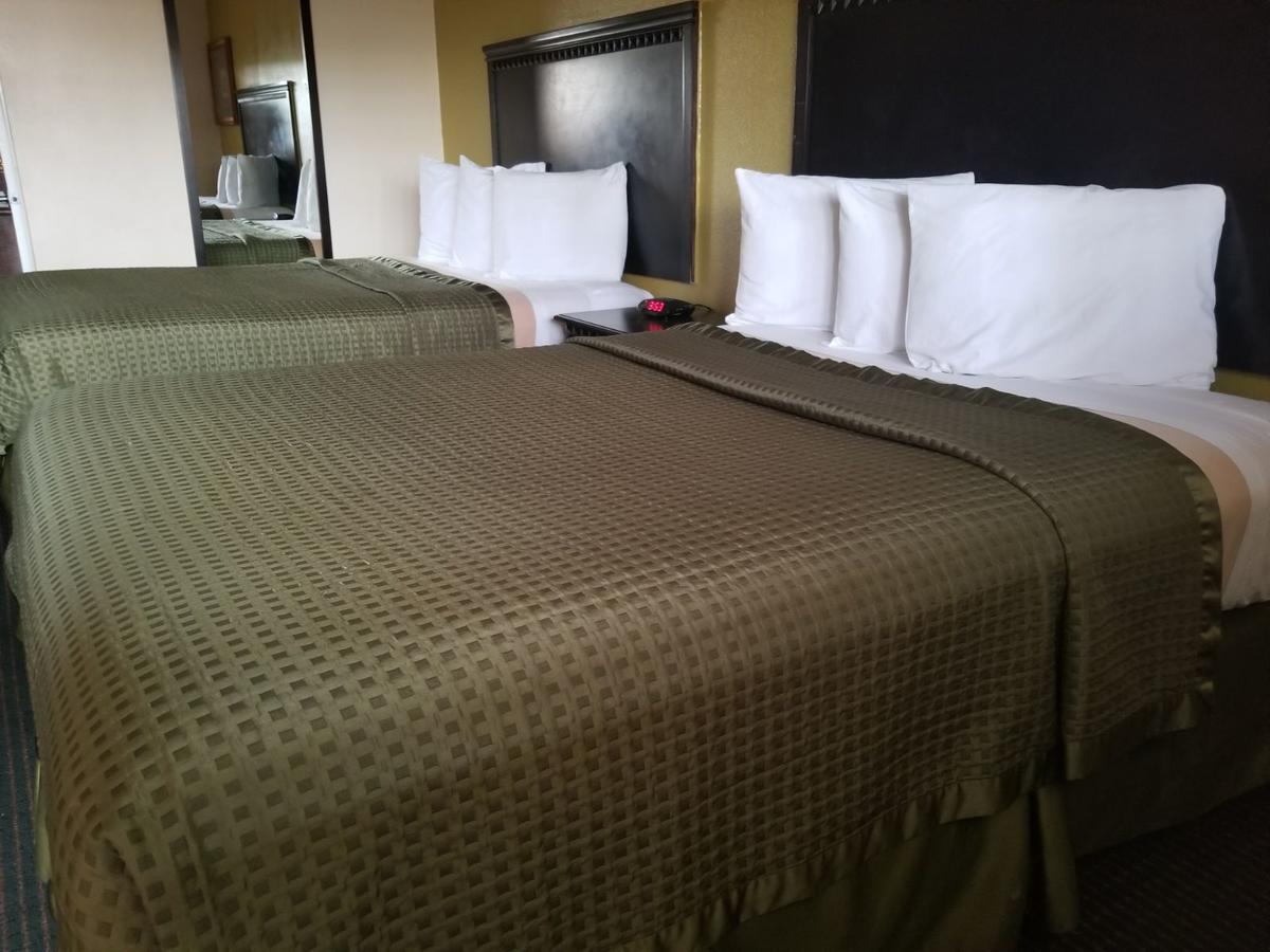 לוס אנג'לס Travelodge By Wyndham Chatsworth מראה חיצוני תמונה