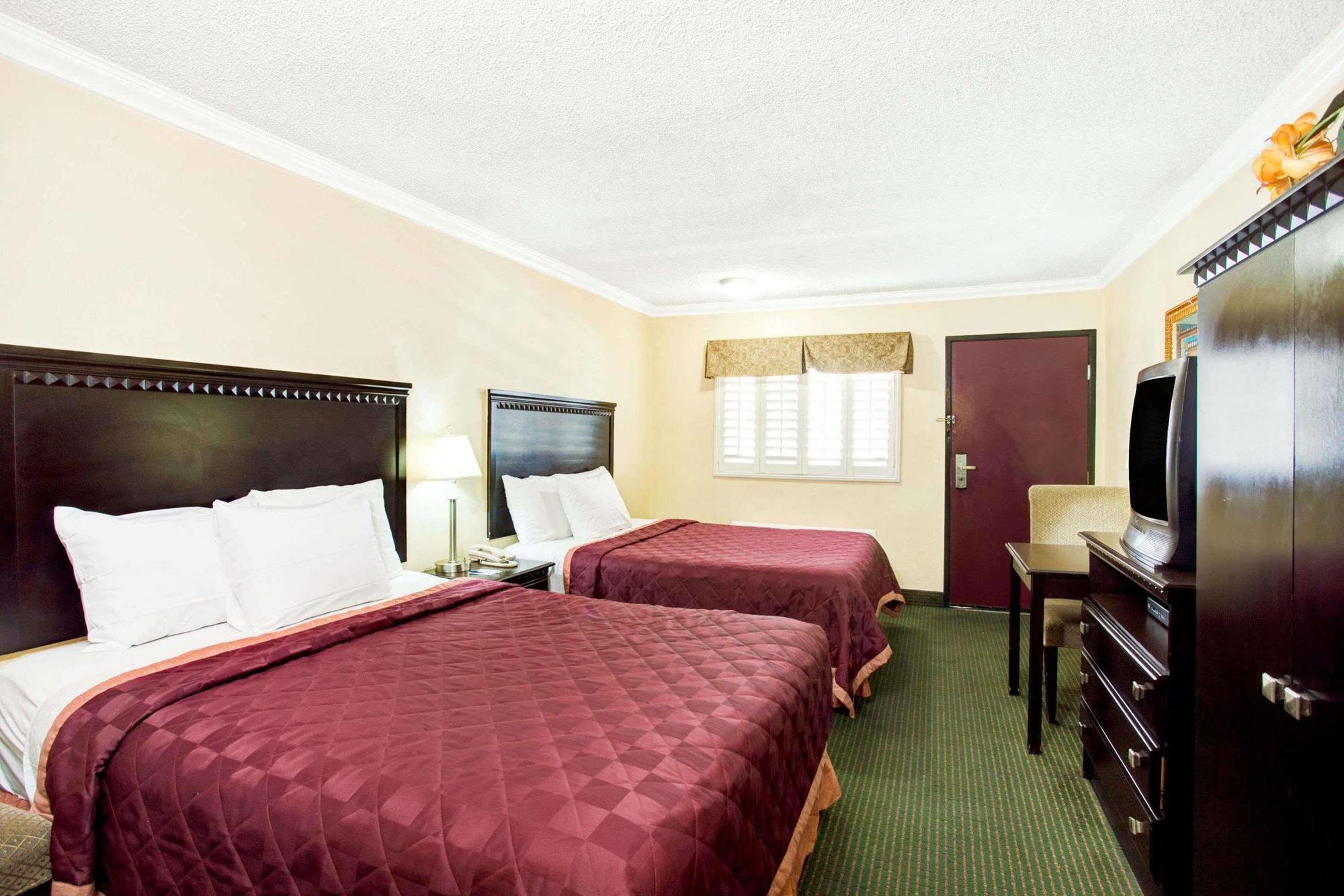 לוס אנג'לס Travelodge By Wyndham Chatsworth מראה חיצוני תמונה