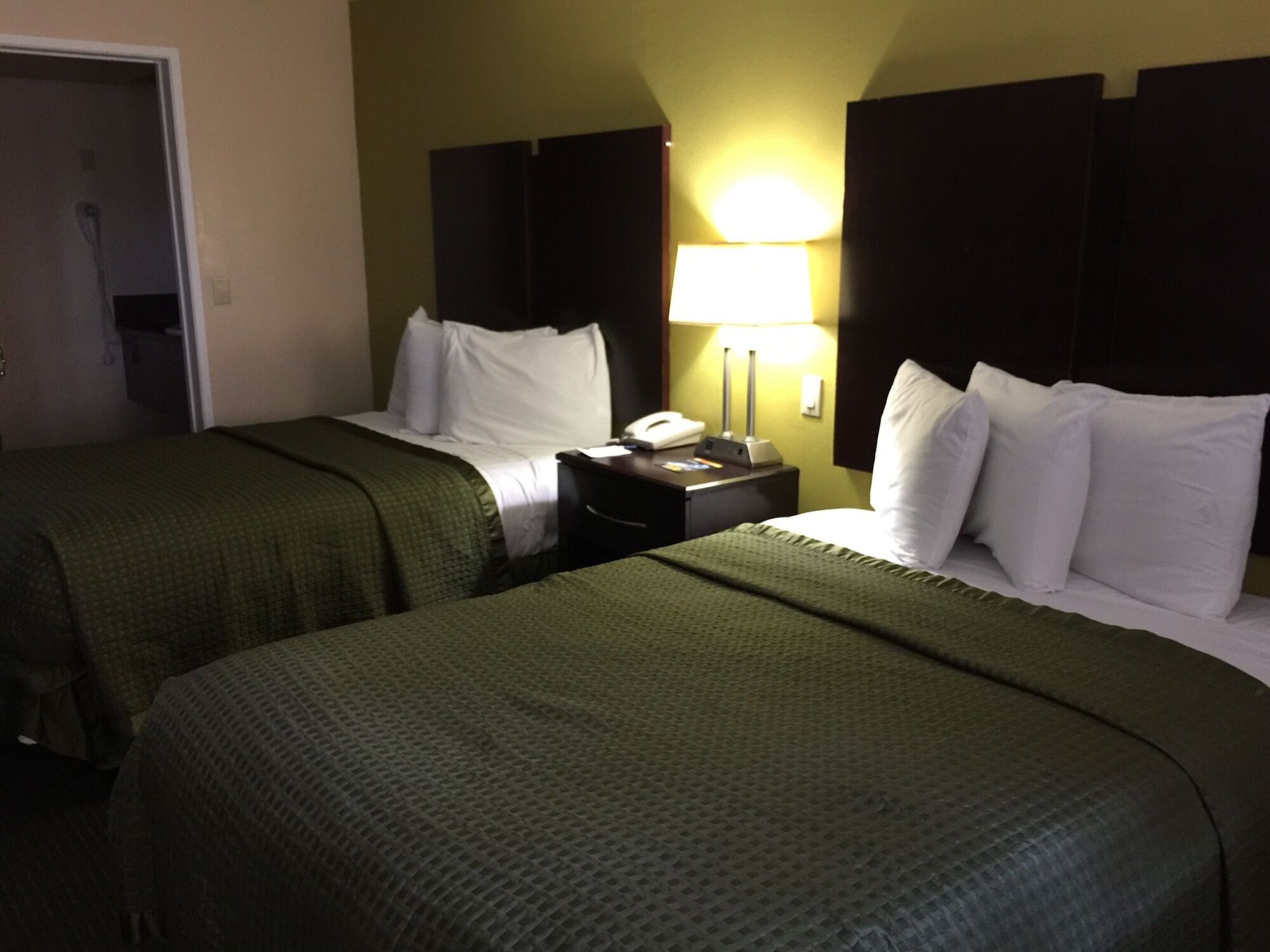 לוס אנג'לס Travelodge By Wyndham Chatsworth מראה חיצוני תמונה