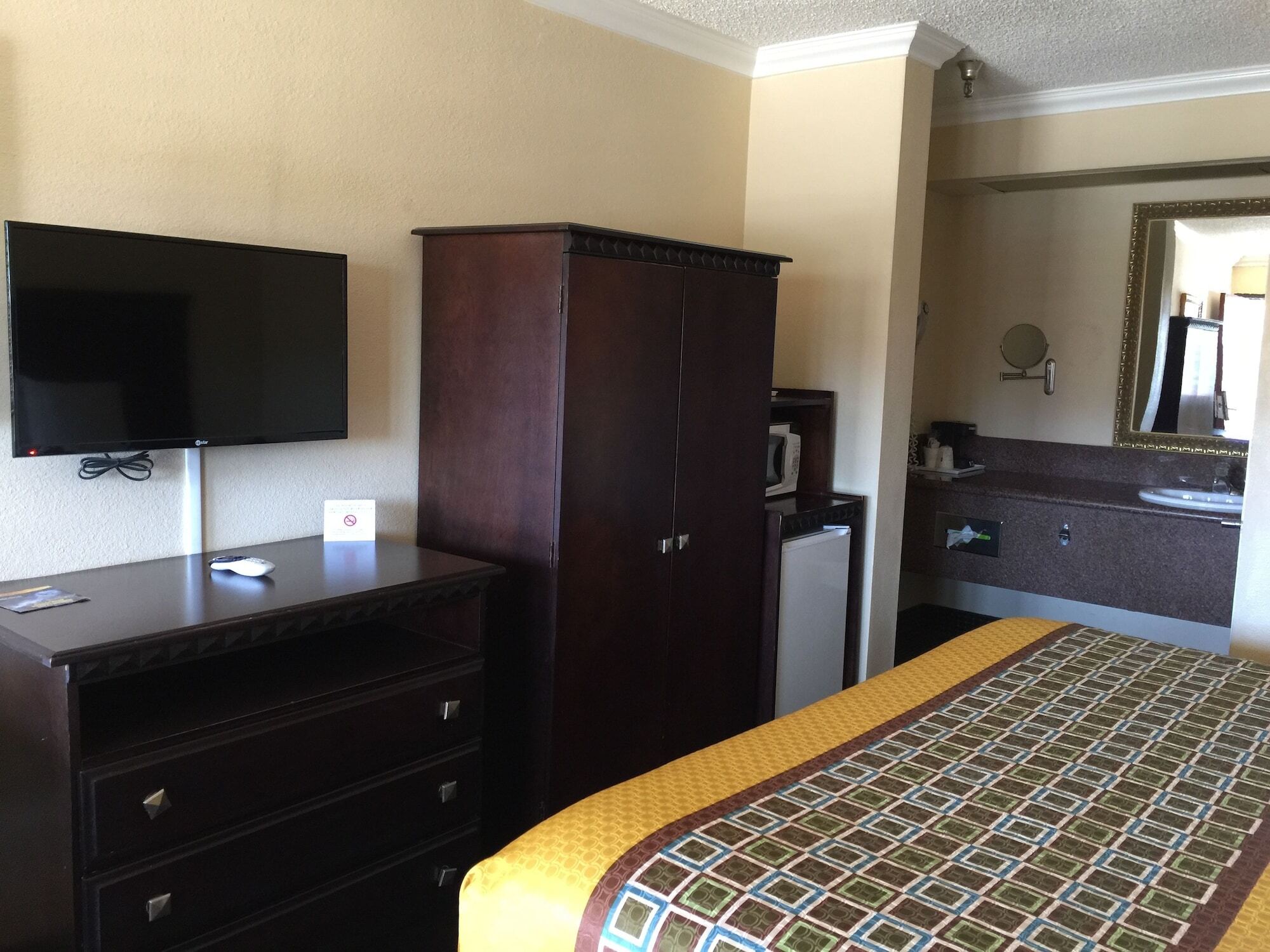 לוס אנג'לס Travelodge By Wyndham Chatsworth מראה חיצוני תמונה